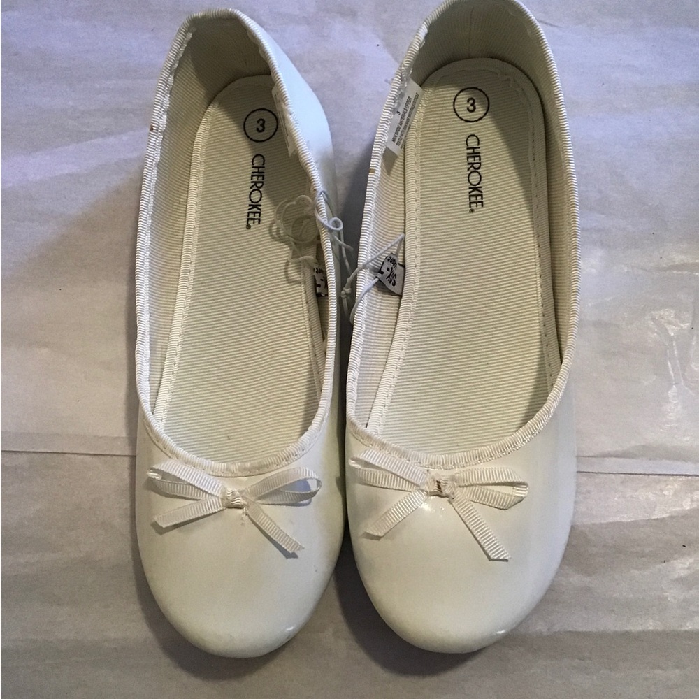 Cherokee Girls White Shoes Sz 3 🧶[2/$26.00]🧶